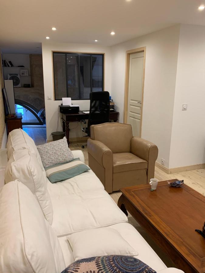 Chambre Avec Salle De Bain Et Cuisine Privee Centre Ville Historique Avec Climatisation Et Patio Bordeaux Dış mekan fotoğraf