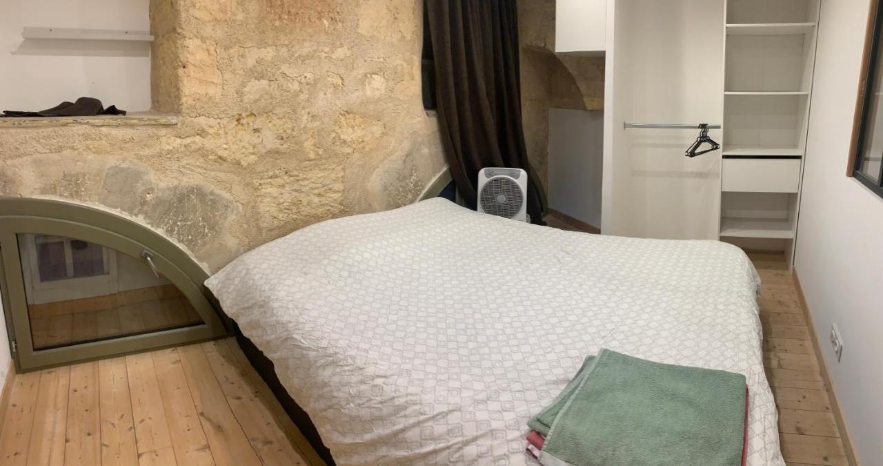 Chambre Avec Salle De Bain Et Cuisine Privee Centre Ville Historique Avec Climatisation Et Patio Bordeaux Dış mekan fotoğraf